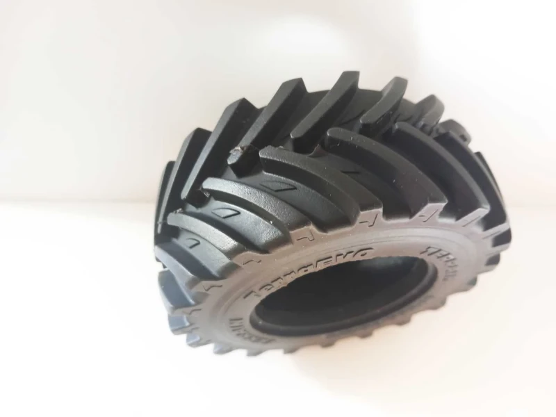 Terrain TerraEvo 600/70R32 1:16 Modellpräzision